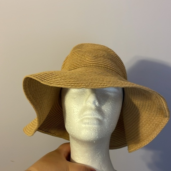 J. Crew Floppy Wide Brim Woven Tan Beach Outdoor Hat size M/L - Picture 1 of 15